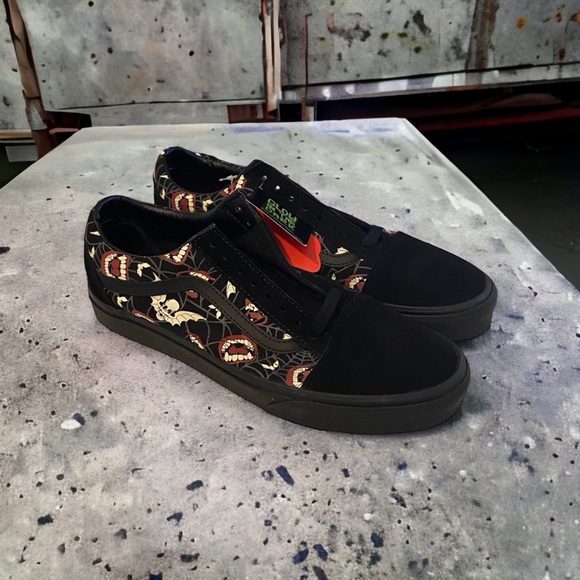 Vans Other - (New) vans old Skool glow frights black/black